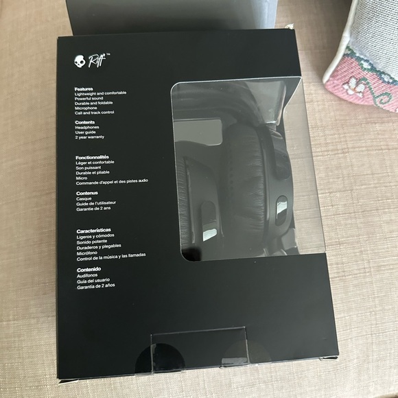 Skullcandy Riff Black On-Ear Headphones - Picture 2 of 6